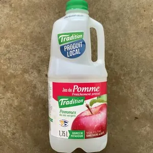 Jus de pomme fraîchement pressé