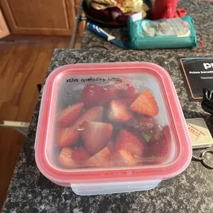 Jahody a hroznové víno