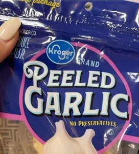 Peeled garlic
