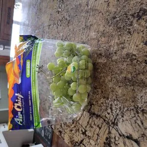Green seedless table grapes