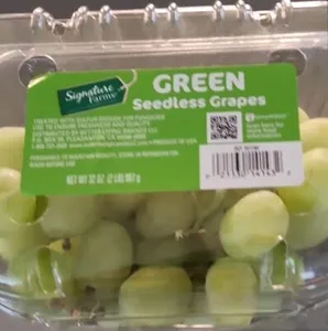 Green seedless grapes