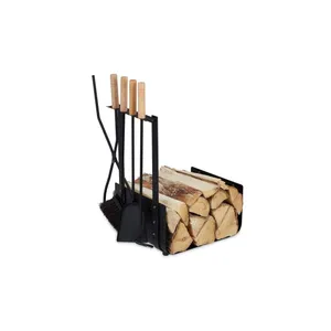 Vedkorg i metall med spisverktyg