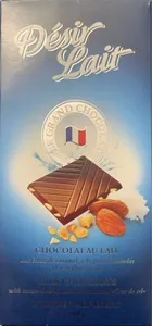 Milk chocolate with caramel chips, almond and fleur de sel