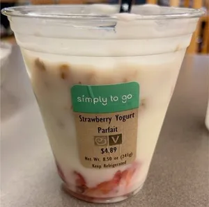 Strawberry yogurt parfair