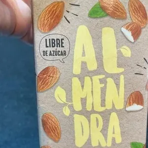 Alimento a base de almendras