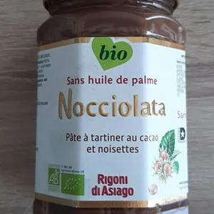 Pâte à tartiner au cacao et noisettes