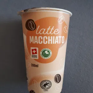 Latte macchiato in Becher