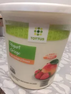Yogurt Griego con mango y fresas