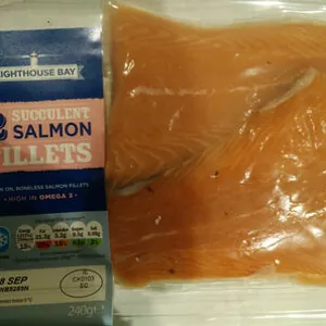 2 succulent salmon fillets