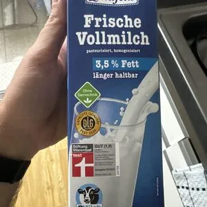 Frische Vollmilch
