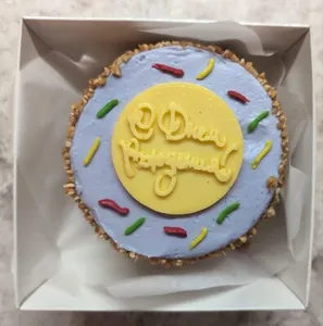 Торт «Бенто» с клубникой (С Днём Рождения)