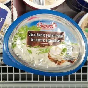 Queso blanco pasteurizado con plantas aromáticas