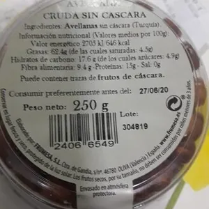 Avellana cruda sin cascara