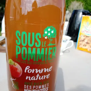 sous le pommier