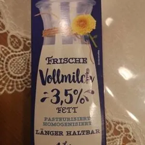 Frische Vollmilch