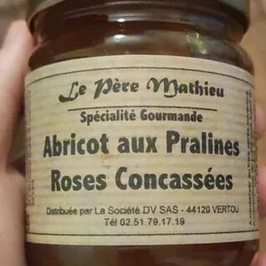 Abricot aux pralines roses concassées