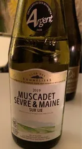 Vin blanc muscadet sevre et maine sur lie