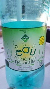 Eau minérale naturelle gazeuse