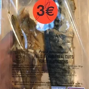 Filets de maquereaux cuits fumes aux oignons