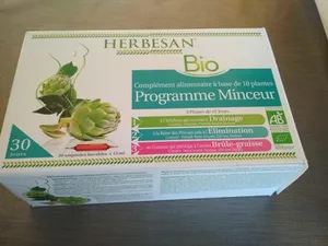 Complément alimentaire à base de 10 plantes