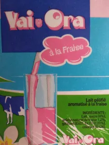 Lait frais aromatisé à la fraise