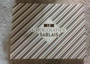 assortiment de bonbons de chocolat noir