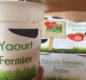 Yaourts fermiers sucres et aromatises fraise