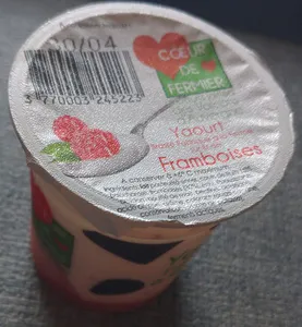 Yaourt brassé fermier sur lit de framboises