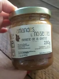 Amandes et noisettes