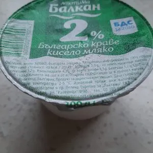 Българско кисело краве мляко 2%