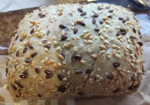 Mehrkornbrötchen, frisch