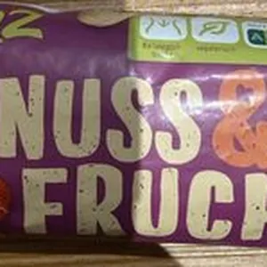 Nuss und Frucht