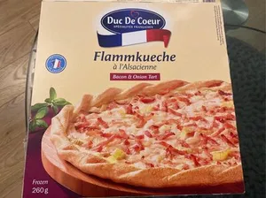 Flammkuchen mit Gemüse und Emmentaler