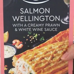 Salmon Wellington with Creamy Prawn & White Wine Sauce