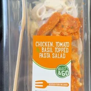 Chicken, Tomato & Basil Topped Pasta Salald