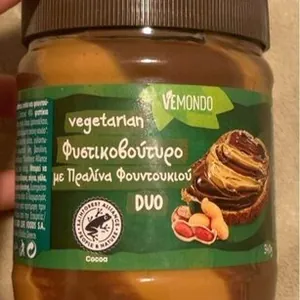 Spread with peanuts, cocoa and hazelnuts