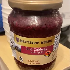 Red cabbage with apple