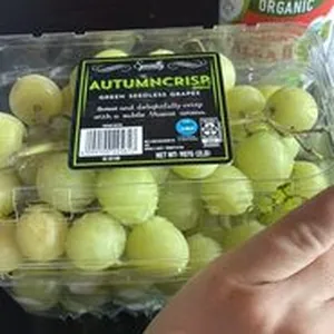 GREEN SEEDLESS GRAPES