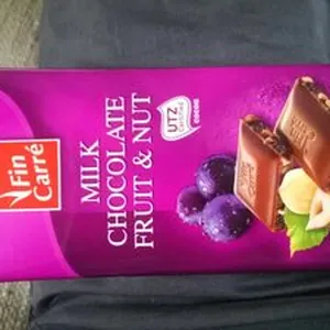 Milk chocolate fruit & nut