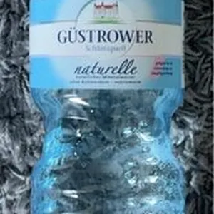 natürliches Mineralwasser