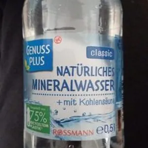 Natürliches Mineralwasser