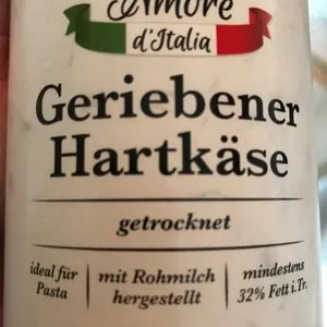 Geriebener Hartkäse
