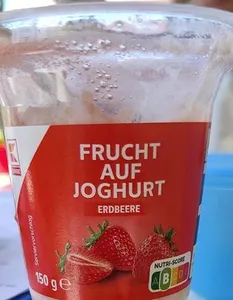 Frucht auf Joghurt Erdbeere