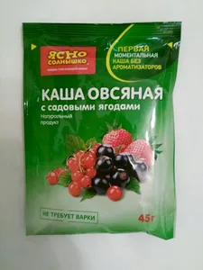 Каша овсяная с садовыми ягодами