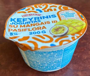 Kefyrinis jogurtas su mangais ir pasiflora