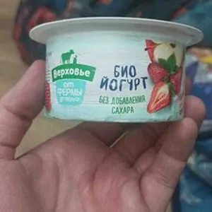 Биойогурт яблоко виноград клубника