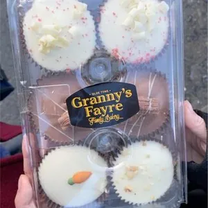 6 luxury assorted Cupcakes