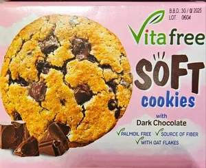 Меки бисквити с парчета черен шоколад