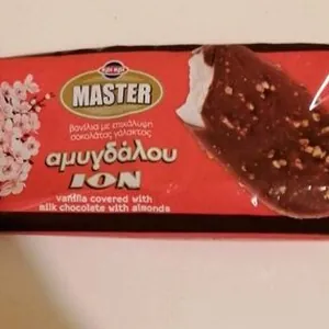 Master vanilla covered with milk chocolate with almonds
