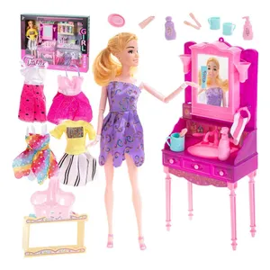 Fashionista Docka med Rosa Sminkbord & Accessoarer